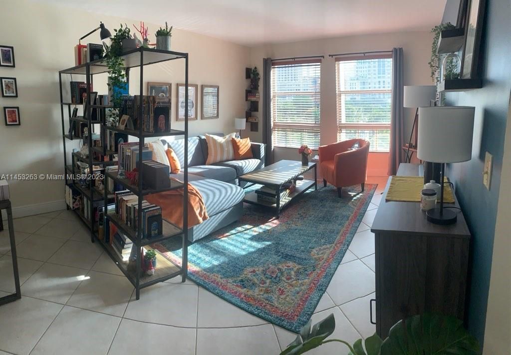 Recientemente alquilado: $2,100 (1 camas, 1 baños, 750 Pies cuadrados)