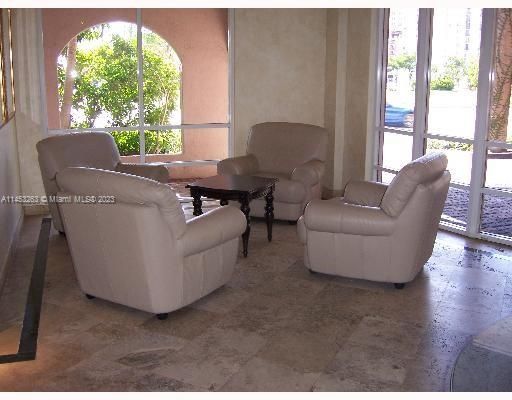 Recientemente alquilado: $2,100 (1 camas, 1 baños, 750 Pies cuadrados)