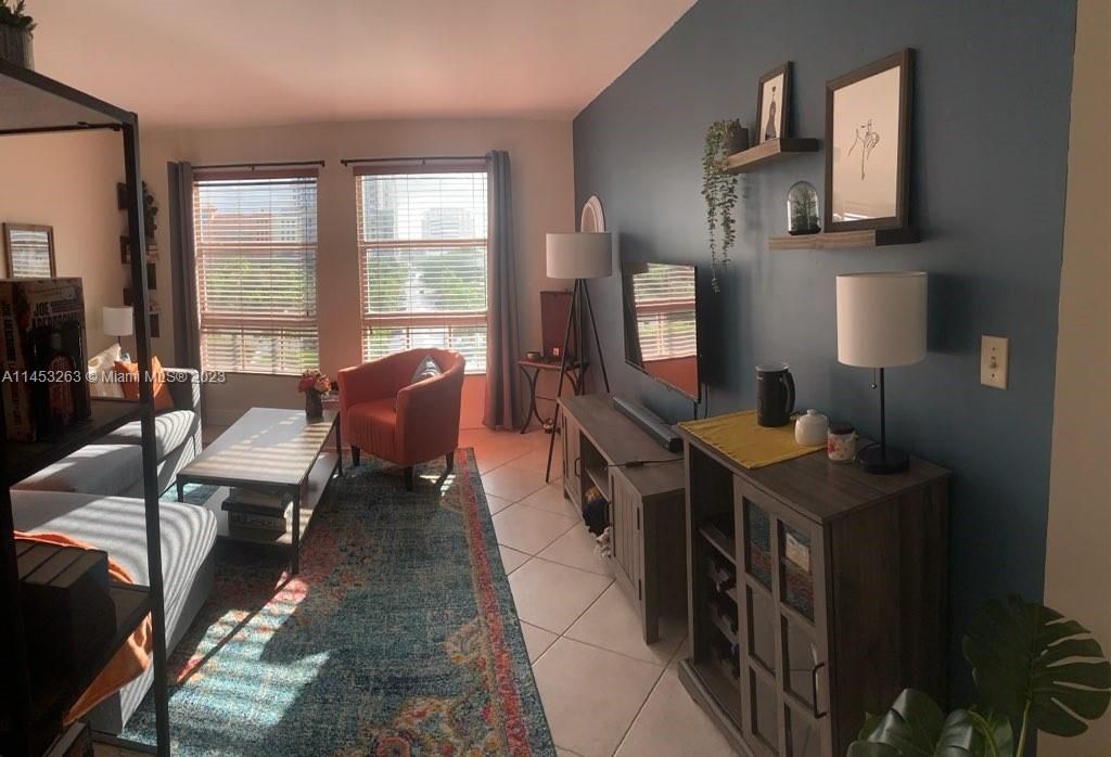 Recientemente alquilado: $2,100 (1 camas, 1 baños, 750 Pies cuadrados)