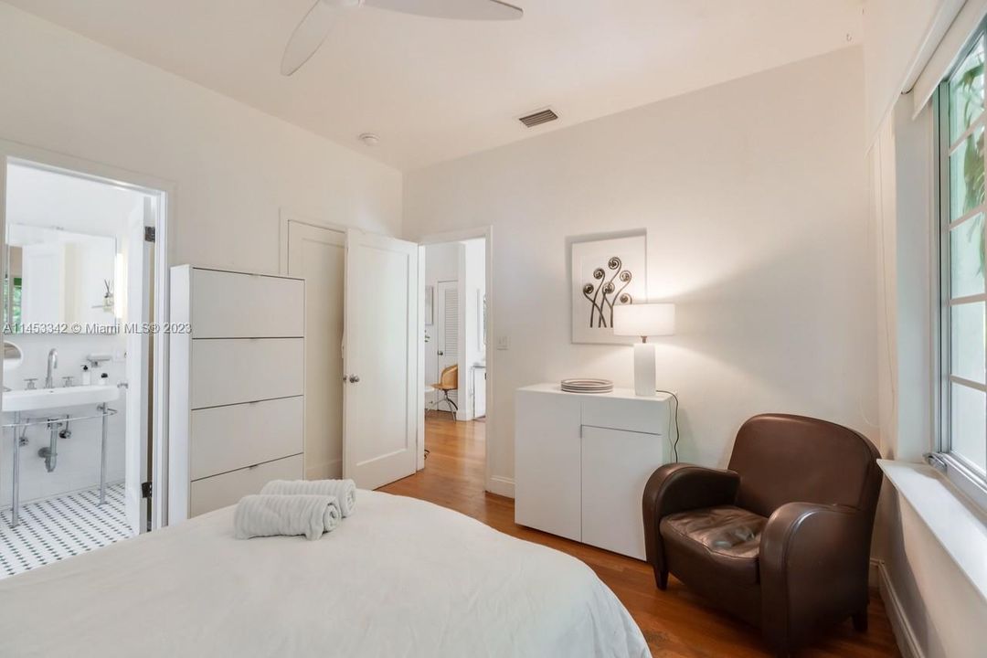 Recently Rented: $3,300 (2 beds, 2 baths, 809 Square Feet)