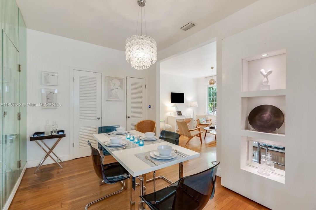 Recently Rented: $3,300 (2 beds, 2 baths, 809 Square Feet)