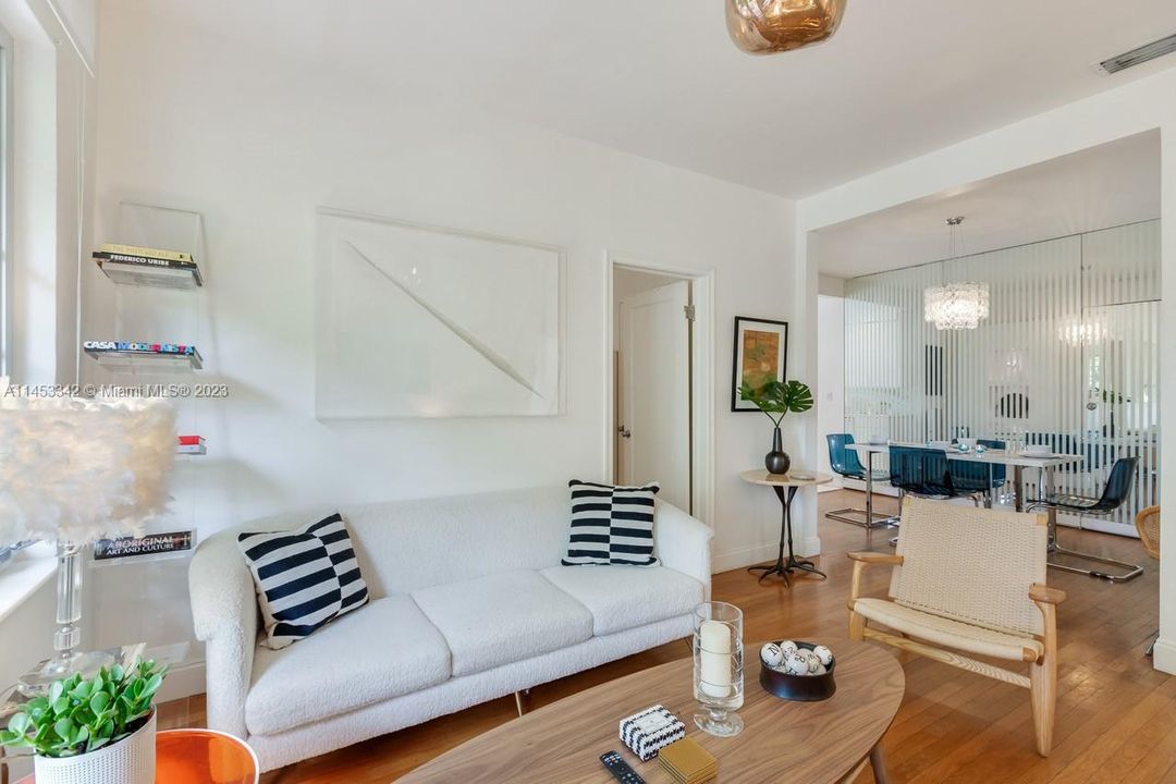 Recently Rented: $3,300 (2 beds, 2 baths, 809 Square Feet)