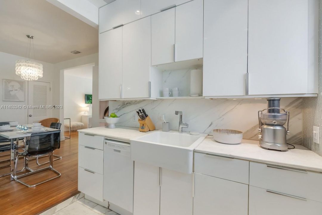 Recently Rented: $3,300 (2 beds, 2 baths, 809 Square Feet)