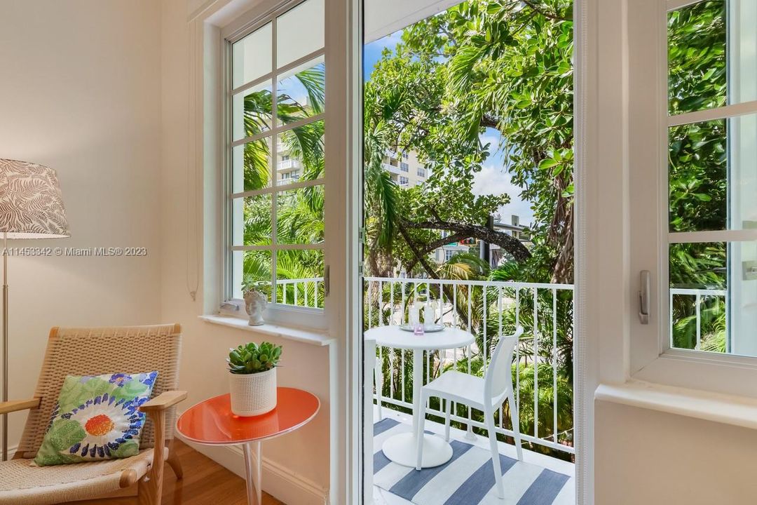 Recently Rented: $3,300 (2 beds, 2 baths, 809 Square Feet)