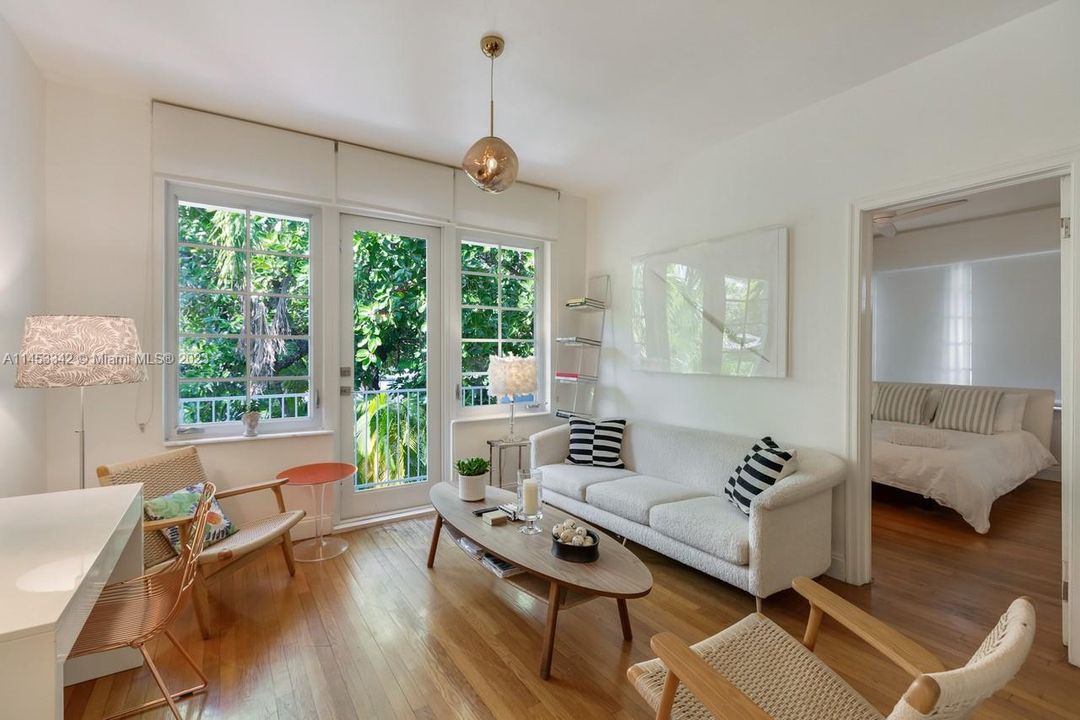 Recently Rented: $3,300 (2 beds, 2 baths, 809 Square Feet)