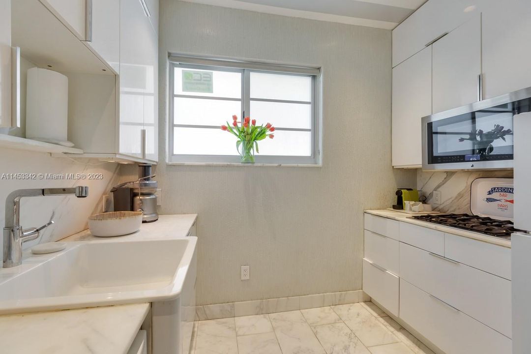 Recently Rented: $3,300 (2 beds, 2 baths, 809 Square Feet)