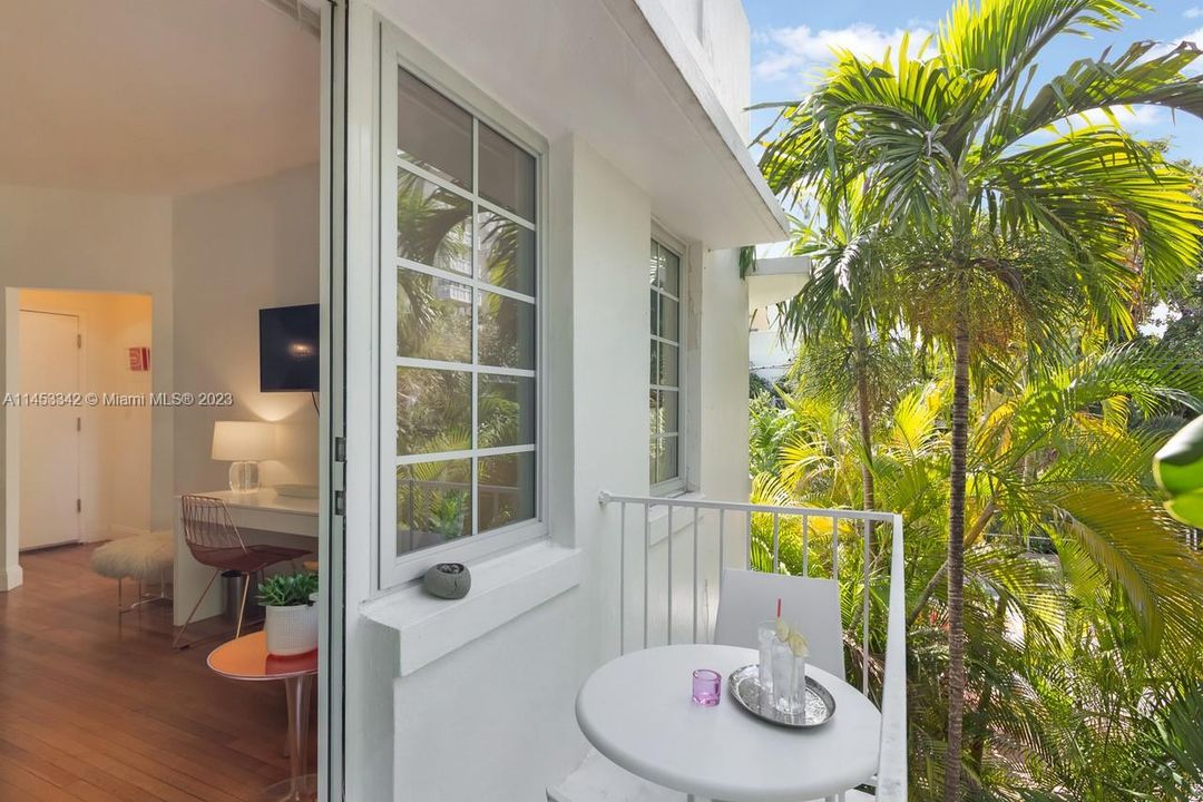 Recently Rented: $3,300 (2 beds, 2 baths, 809 Square Feet)