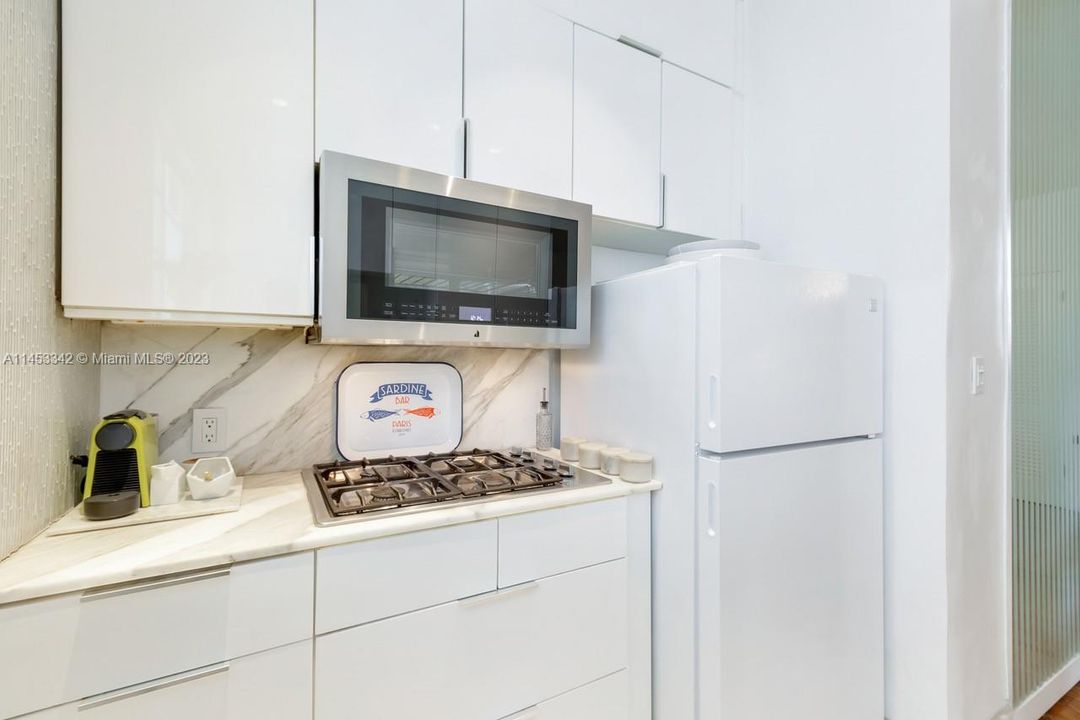 Recently Rented: $3,300 (2 beds, 2 baths, 809 Square Feet)