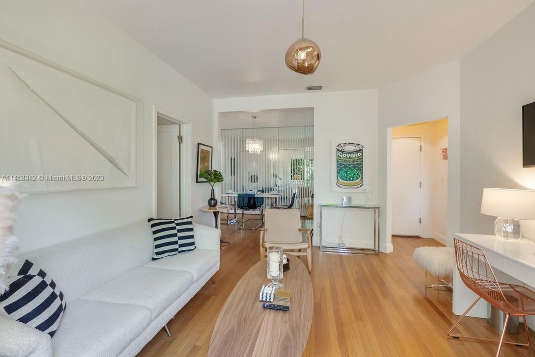 Recently Rented: $3,300 (2 beds, 2 baths, 809 Square Feet)