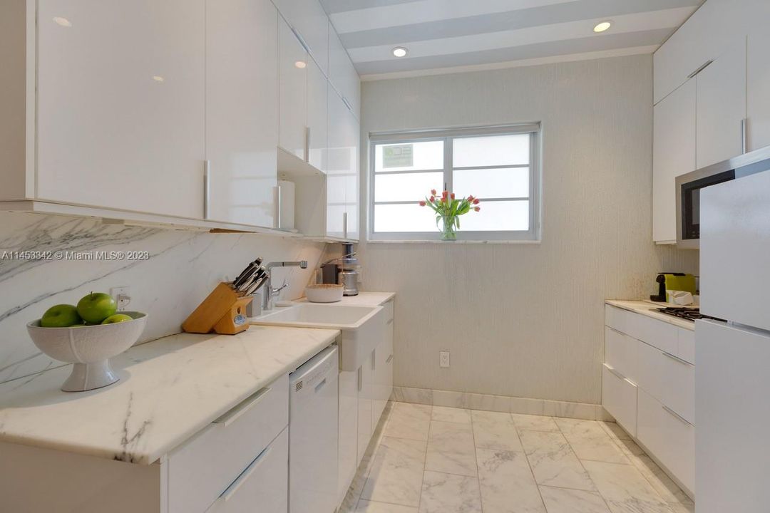 Recently Rented: $3,300 (2 beds, 2 baths, 809 Square Feet)