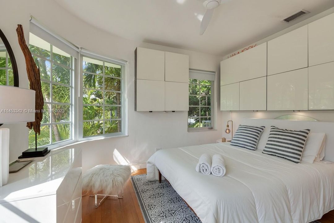 Recently Rented: $3,300 (2 beds, 2 baths, 809 Square Feet)