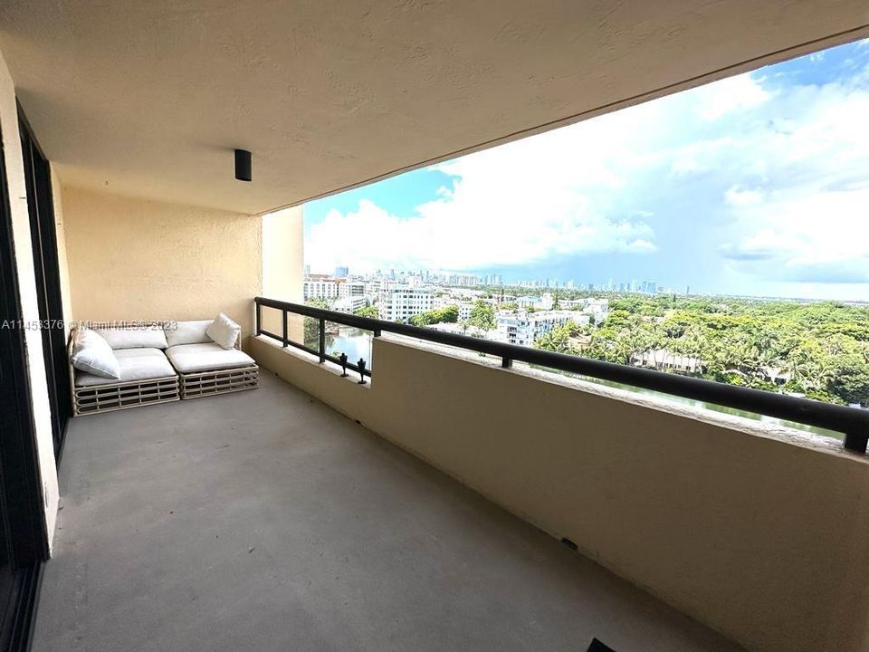 Recently Rented: $3,500 (2 beds, 2 baths, 890 Square Feet)