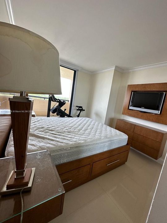 Recently Rented: $3,500 (2 beds, 2 baths, 890 Square Feet)