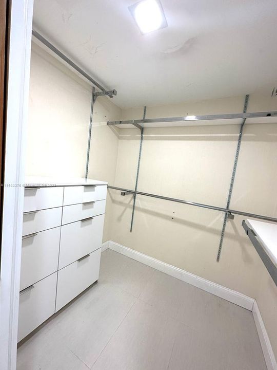 Recently Rented: $3,500 (2 beds, 2 baths, 890 Square Feet)