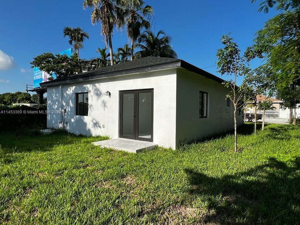Vendido Recientemente: $485,000 (3 camas, 2 baños, 1300 Pies cuadrados)