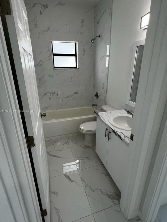 Vendido Recientemente: $485,000 (3 camas, 2 baños, 1300 Pies cuadrados)