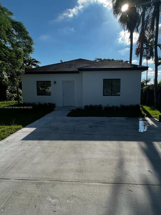 Vendido Recientemente: $485,000 (3 camas, 2 baños, 1300 Pies cuadrados)