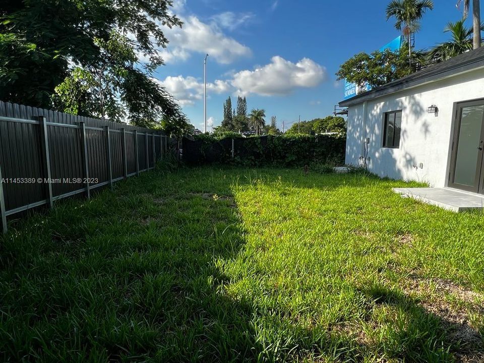 Vendido Recientemente: $485,000 (3 camas, 2 baños, 1300 Pies cuadrados)