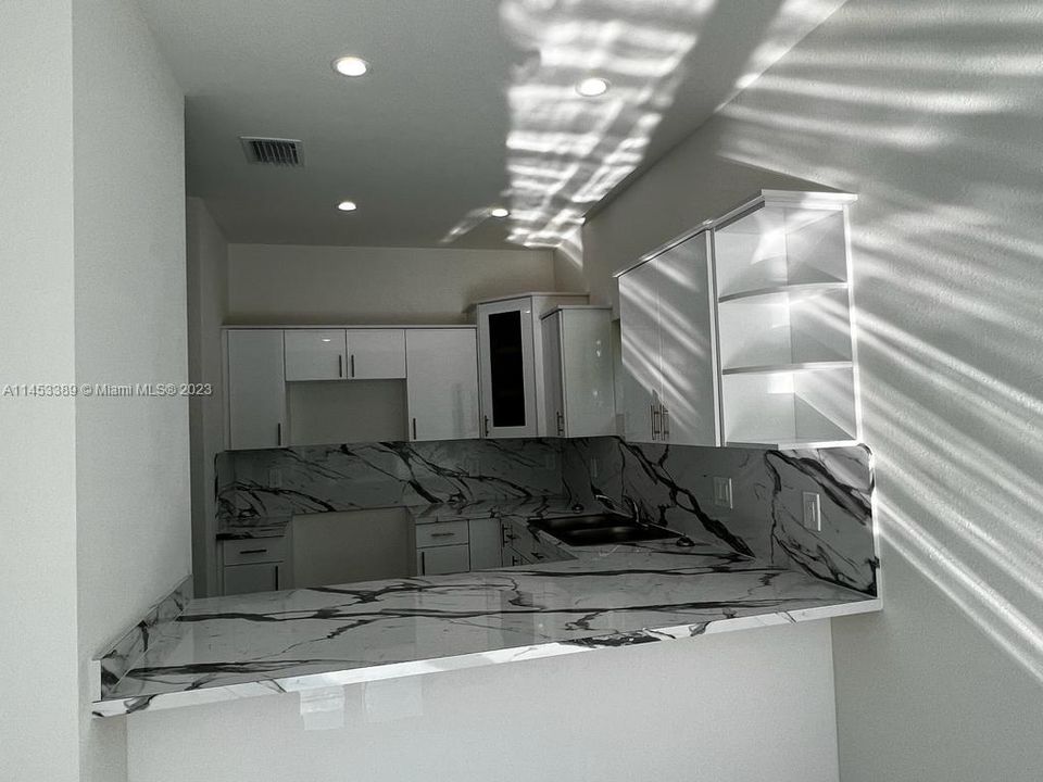 Vendido Recientemente: $485,000 (3 camas, 2 baños, 1300 Pies cuadrados)