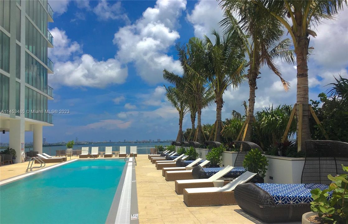 Recently Sold: $775,000 (1 beds, 2 baths, 912 Square Feet)