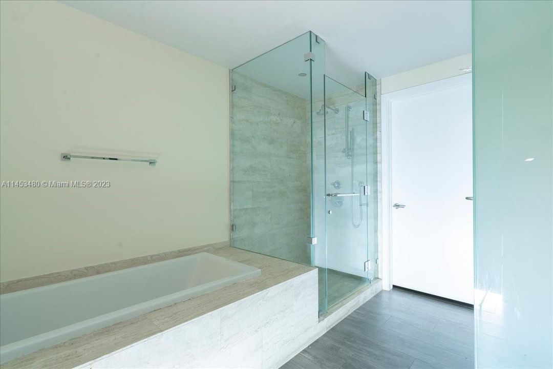 Recently Sold: $775,000 (1 beds, 2 baths, 912 Square Feet)