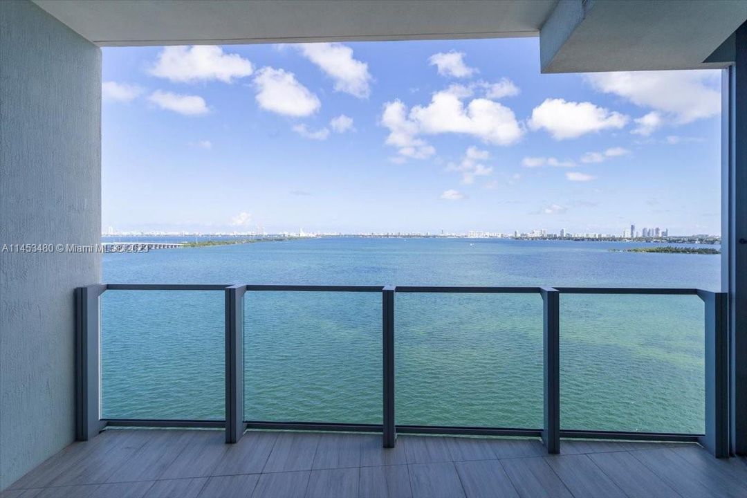 Recently Sold: $775,000 (1 beds, 2 baths, 912 Square Feet)