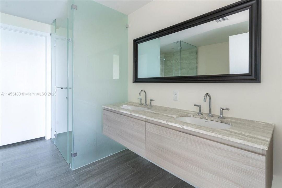 Recently Sold: $775,000 (1 beds, 2 baths, 912 Square Feet)