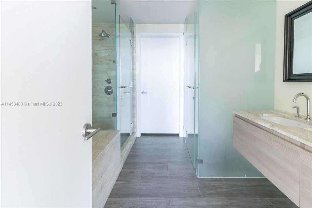 Recently Sold: $775,000 (1 beds, 2 baths, 912 Square Feet)