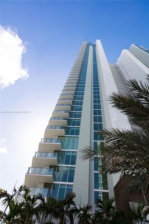 Recently Sold: $775,000 (1 beds, 2 baths, 912 Square Feet)