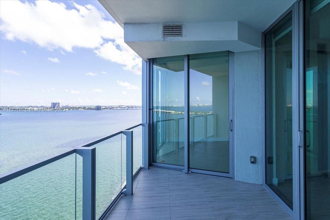 Recently Sold: $775,000 (1 beds, 2 baths, 912 Square Feet)