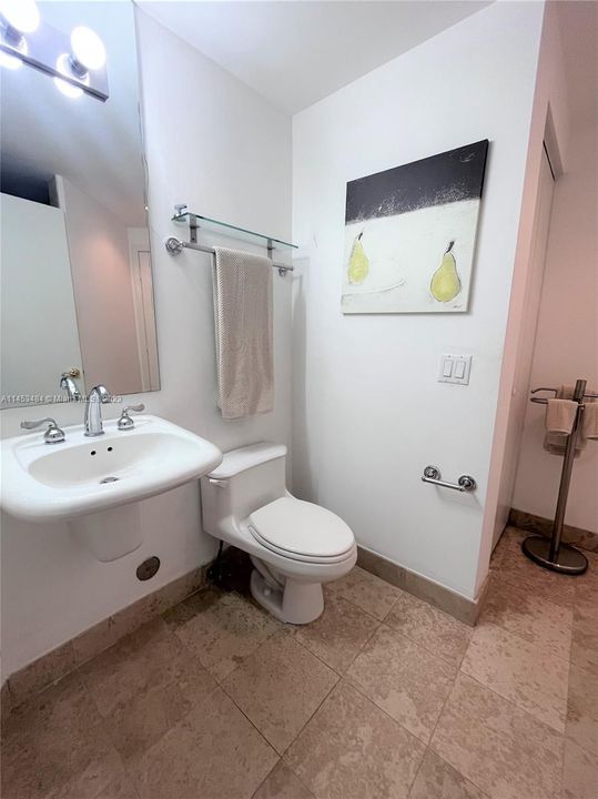 For Rent: $5,250 (1 beds, 2 baths, 1100 Square Feet)