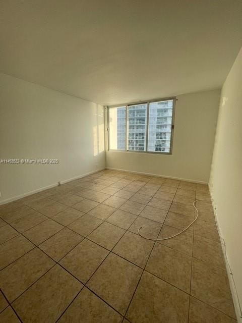 For Sale: $460,000 (1 beds, 1 baths, 852 Square Feet)