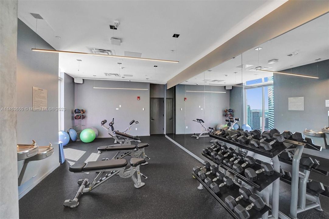 Recently Sold: $468,000 (2 beds, 1 baths, 736 Square Feet)