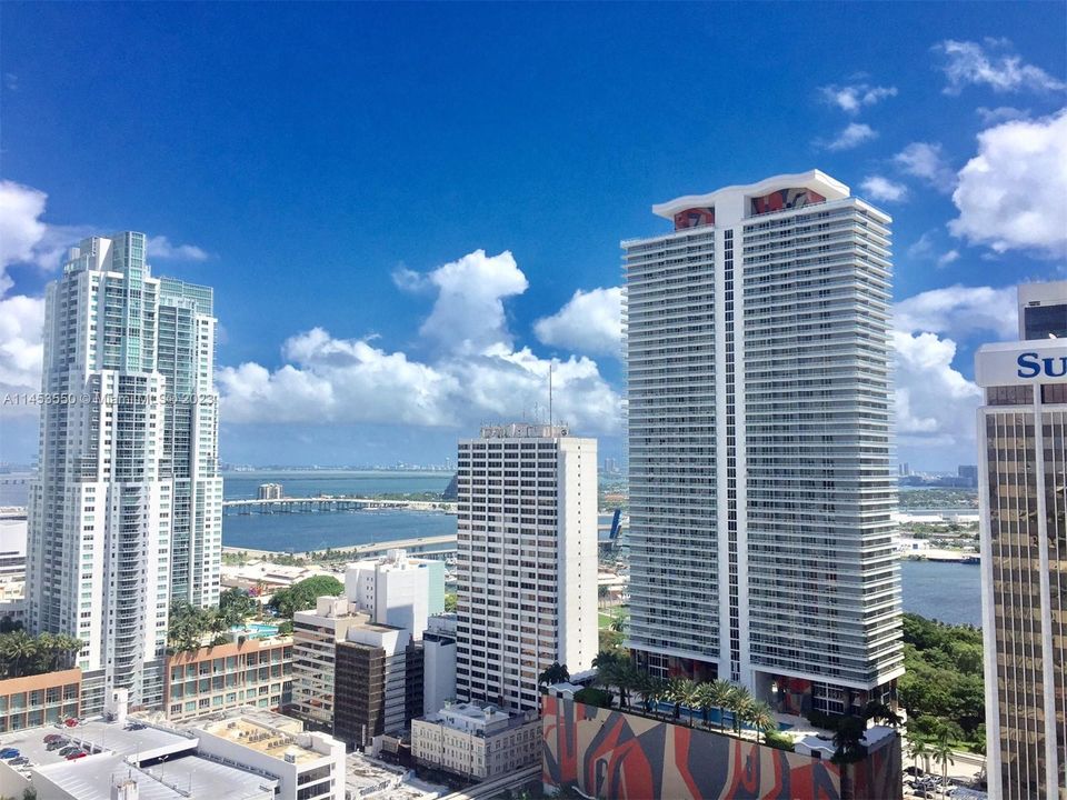 Recently Sold: $468,000 (2 beds, 1 baths, 736 Square Feet)