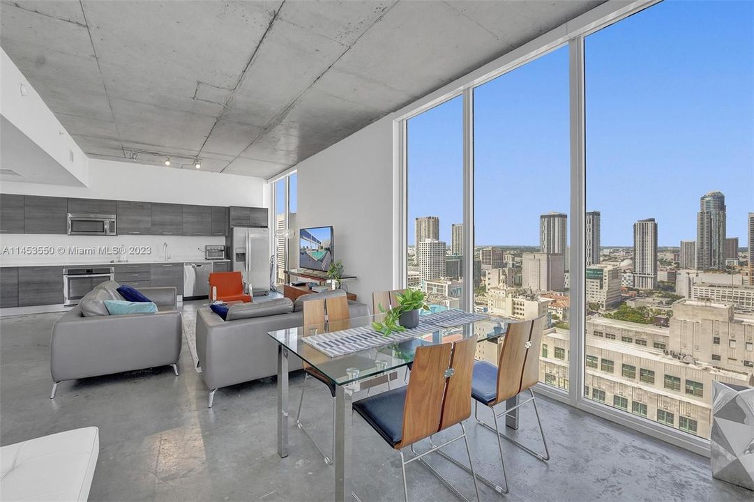 Recently Sold: $468,000 (2 beds, 1 baths, 736 Square Feet)