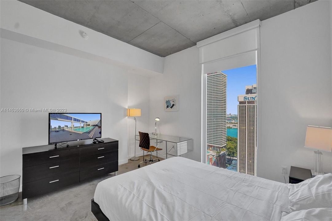 Recently Sold: $468,000 (2 beds, 1 baths, 736 Square Feet)