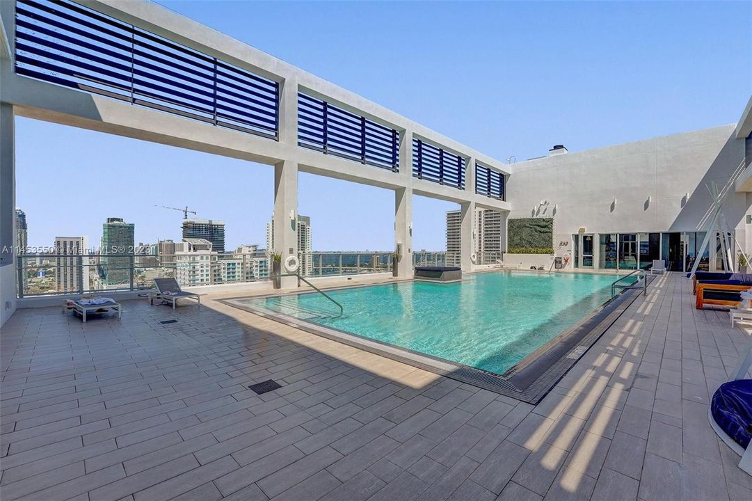 Recently Sold: $468,000 (2 beds, 1 baths, 736 Square Feet)