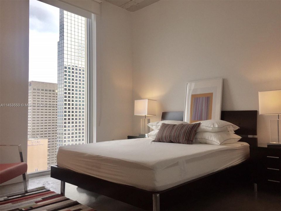 Recently Sold: $468,000 (2 beds, 1 baths, 736 Square Feet)