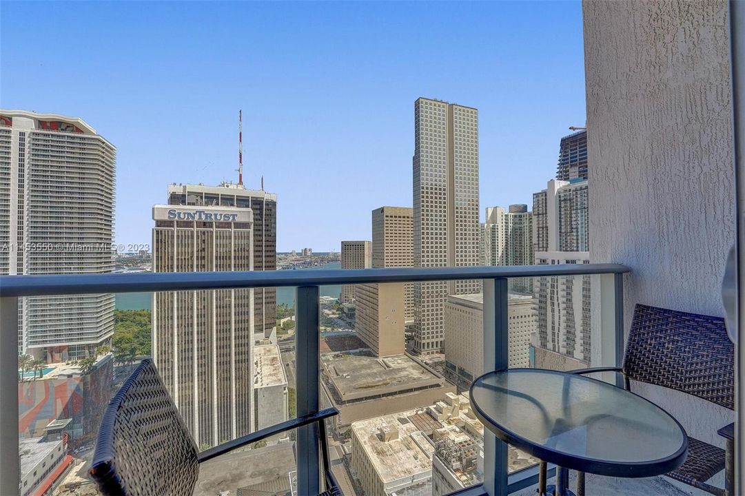 Recently Sold: $468,000 (2 beds, 1 baths, 736 Square Feet)