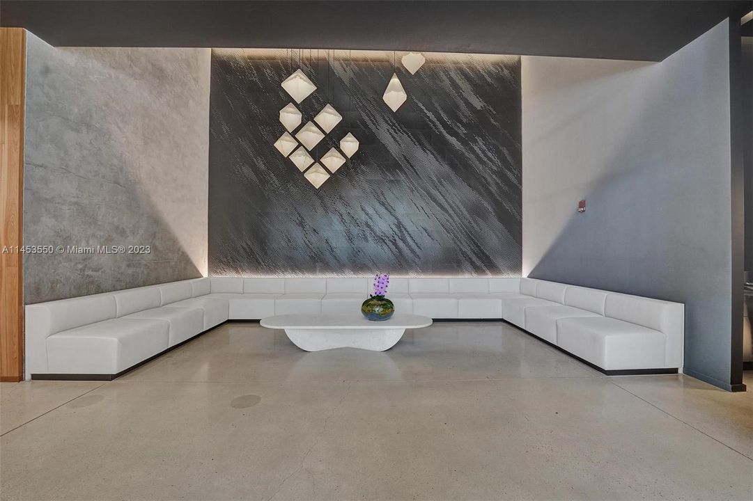 Recently Sold: $468,000 (2 beds, 1 baths, 736 Square Feet)