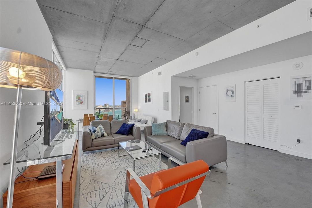 Recently Sold: $468,000 (2 beds, 1 baths, 736 Square Feet)