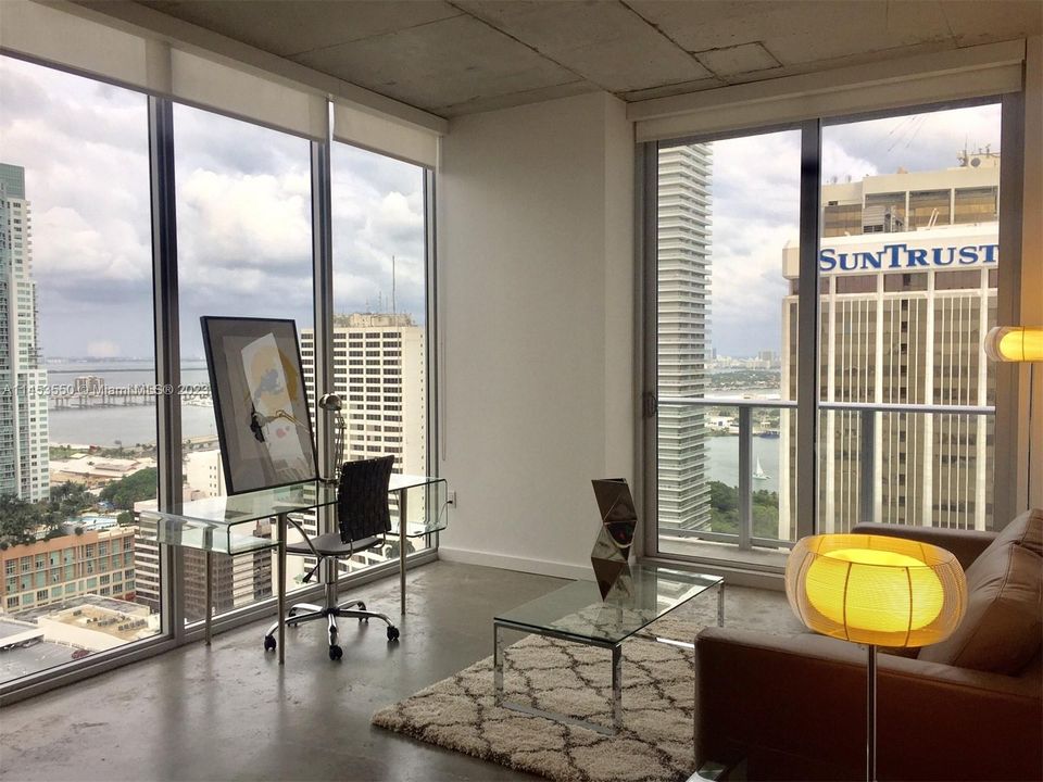 Recently Sold: $468,000 (2 beds, 1 baths, 736 Square Feet)