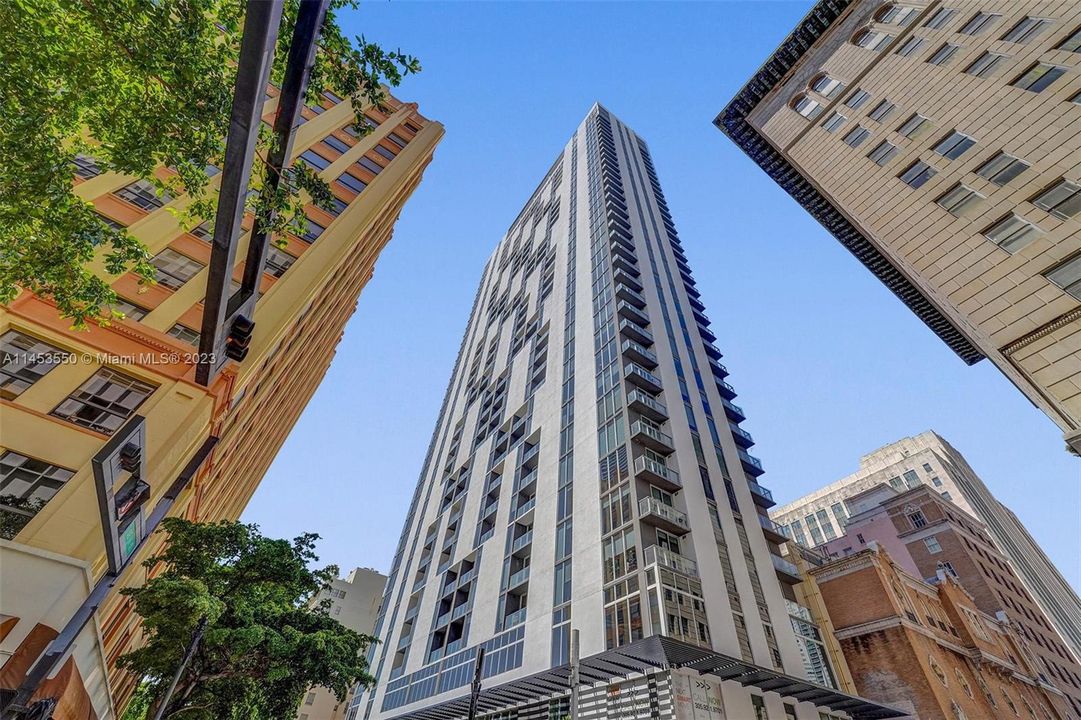 Recently Sold: $468,000 (2 beds, 1 baths, 736 Square Feet)