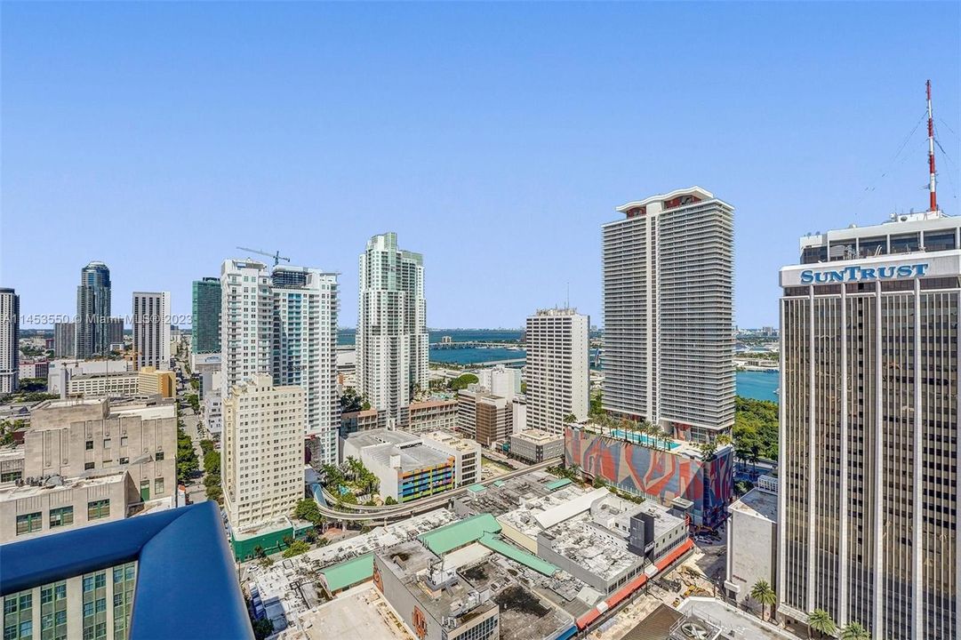 Recently Sold: $468,000 (2 beds, 1 baths, 736 Square Feet)