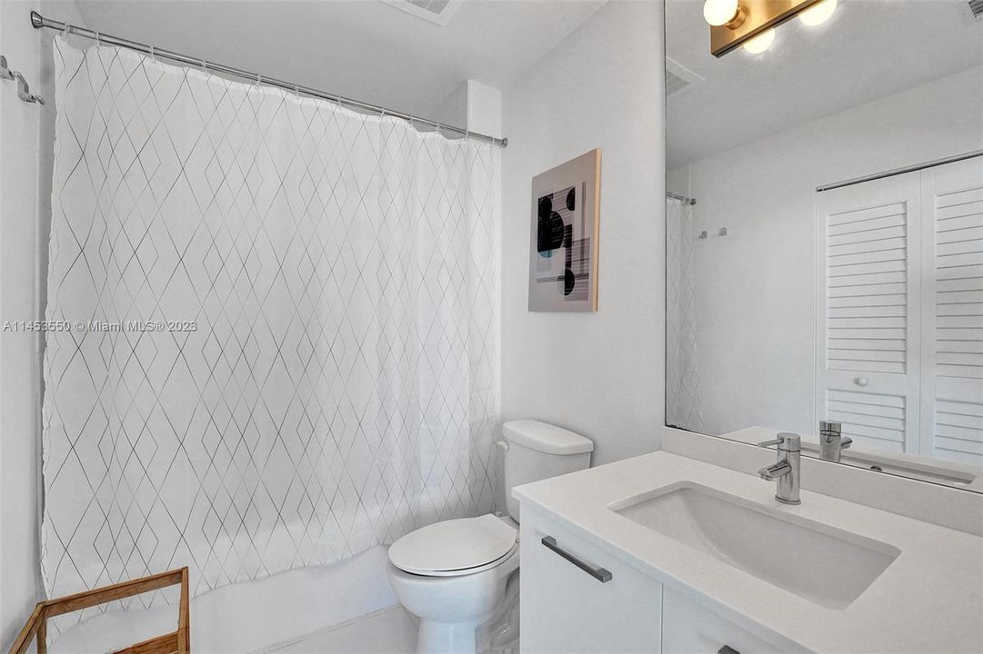 Recently Sold: $468,000 (2 beds, 1 baths, 736 Square Feet)