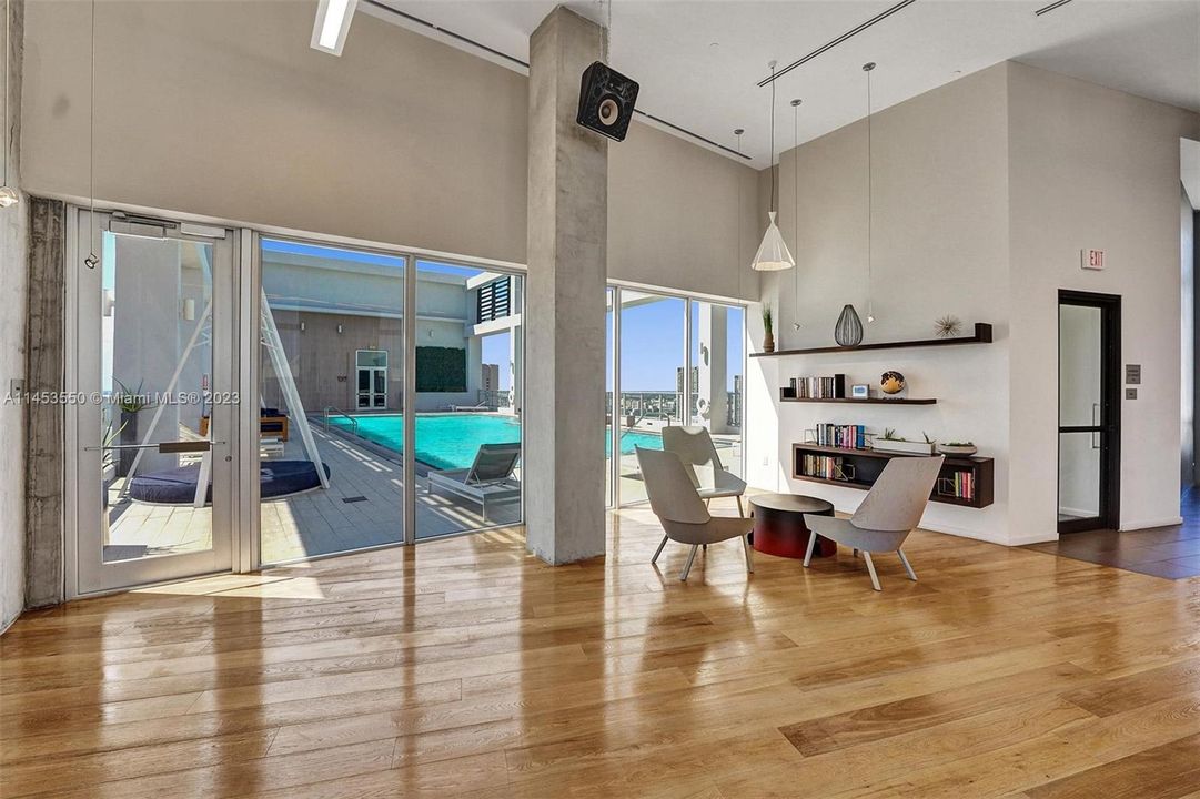 Recently Sold: $468,000 (2 beds, 1 baths, 736 Square Feet)