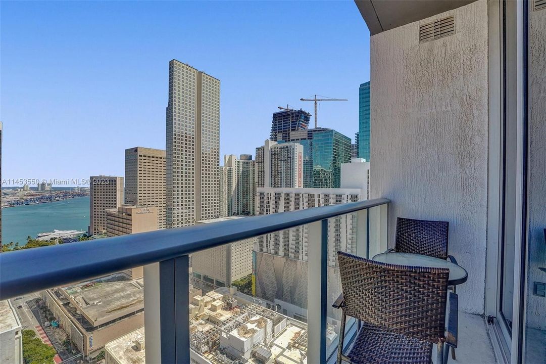 Recently Sold: $468,000 (2 beds, 1 baths, 736 Square Feet)