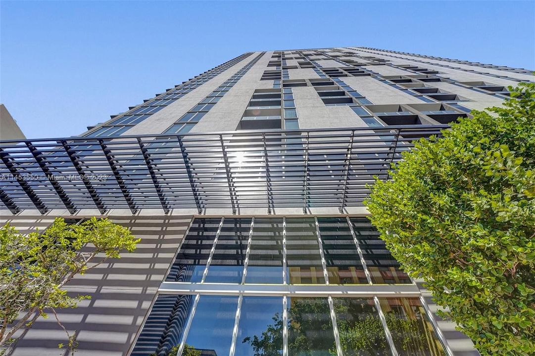 Recently Sold: $468,000 (2 beds, 1 baths, 736 Square Feet)