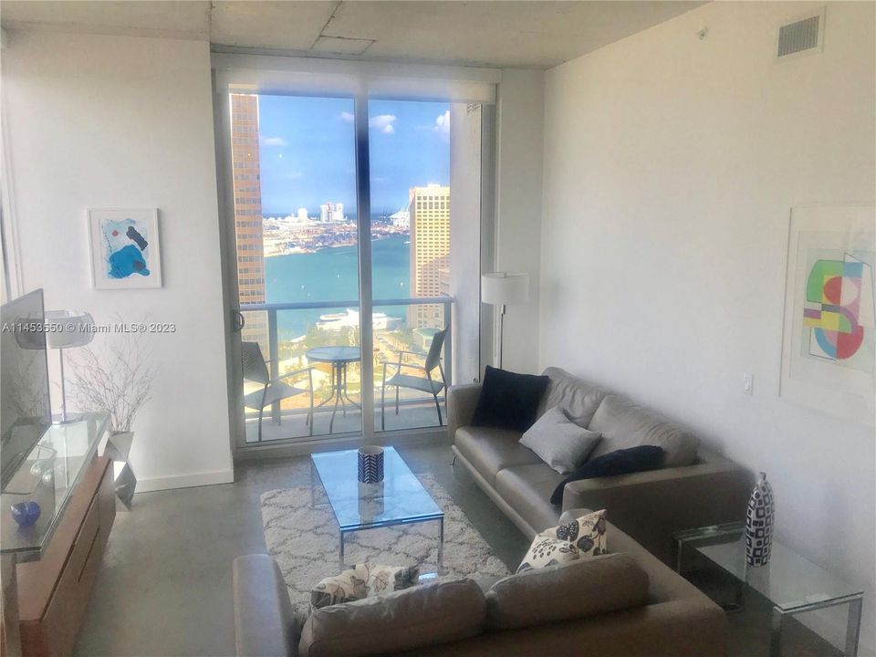 Recently Sold: $468,000 (2 beds, 1 baths, 736 Square Feet)