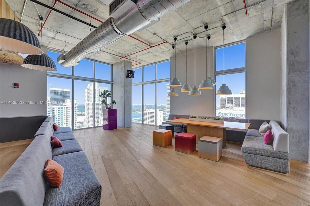 Recently Sold: $468,000 (2 beds, 1 baths, 736 Square Feet)